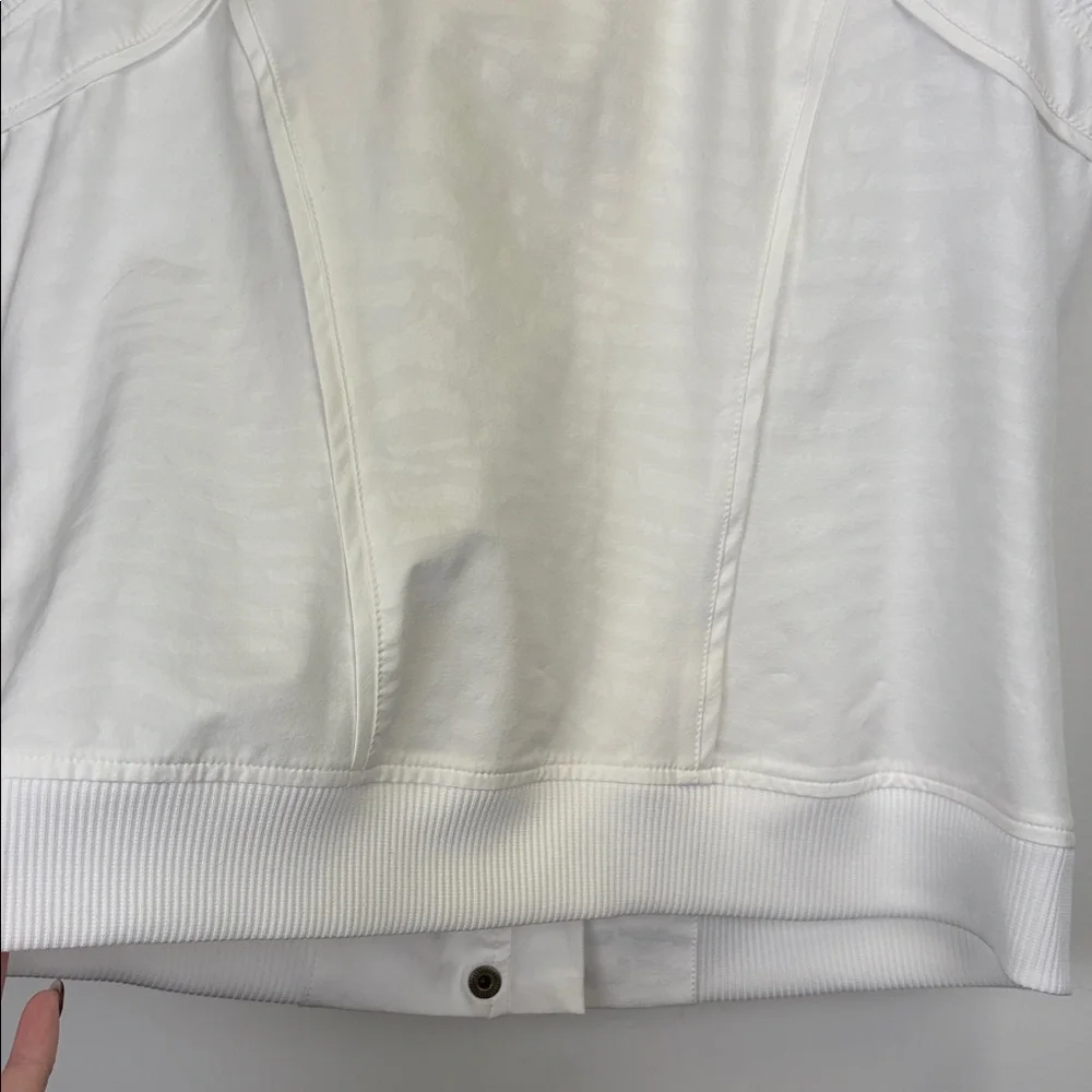 Chico's Zenergy Emily Embossed Optic White Vest/ Size small